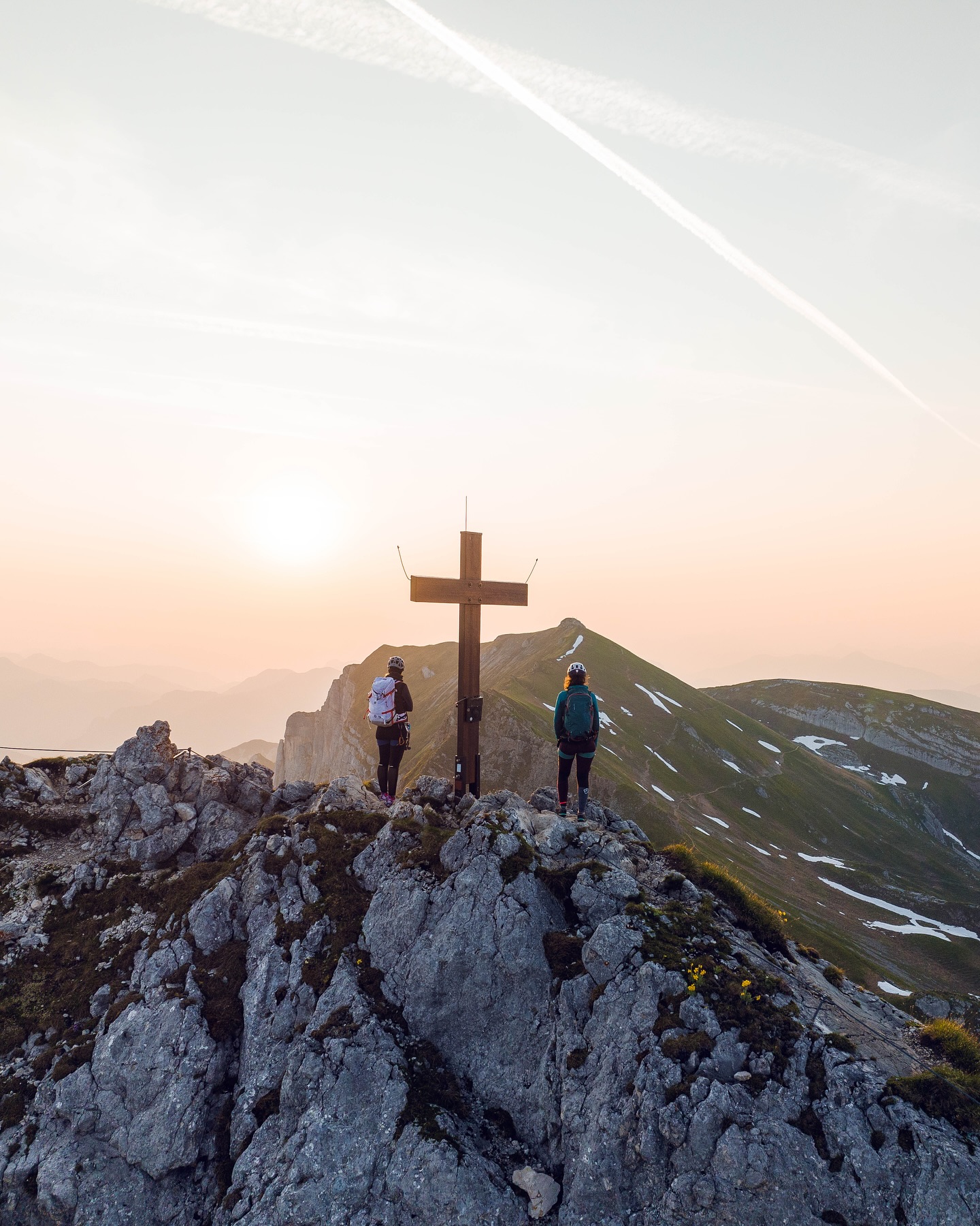 Das Achensee Klettersteigcamp 2025 ist online und kann ab sofort gebucht werden 🙌🏼
🗓️ 13. - 15. Juni 2025
⛰️ @achensee_tirol
Sichere dir jetzt deinen Platz 😎
👉🏼 Website Achensee Tourismus oder Bergsport Achensee
📸 @tomklockerphoto for @achensee_tirol
#achensee #BergsportAchensee #bergführer #guiding #mountainguidesaustria #weareIFMGA #weguideyou #letsbeguided #ivbv #mountainguide #bergundsee #klettersteig #klettersteigcamp #viaferrata