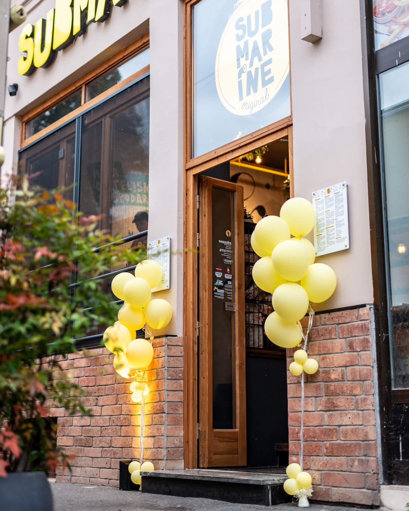 POV: šetaš Osijekom i naiđeš na Submarine. 😁 Jako nam je drago da smo došli u Slavoniju. 💛 POV: šetaš Osijekom i naiđeš na Submarine. 😁 Jako nam je drago da smo došli u Slavoniju. 💛