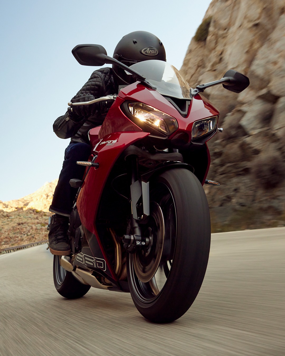 Vorschaubild für Post - Nur noch für kurze Zeit: Satte 660 € Kundenvorteil* beim Kauf einer neuen Daytona 660!
Ihr intuitives, sportliches Handling, alltagstauglicher Fahrkomfort und eine erstklassige Ausstattung machen sie zu einem Sportbike-Multitalent. 🔥
Komm vorbei und fahre sie Probe!
*Angebotsdetails siehe unsere Webseite, gültig bis 30.06.2025
#triumph #fortheride #motorcycle #bikelife #daytona660