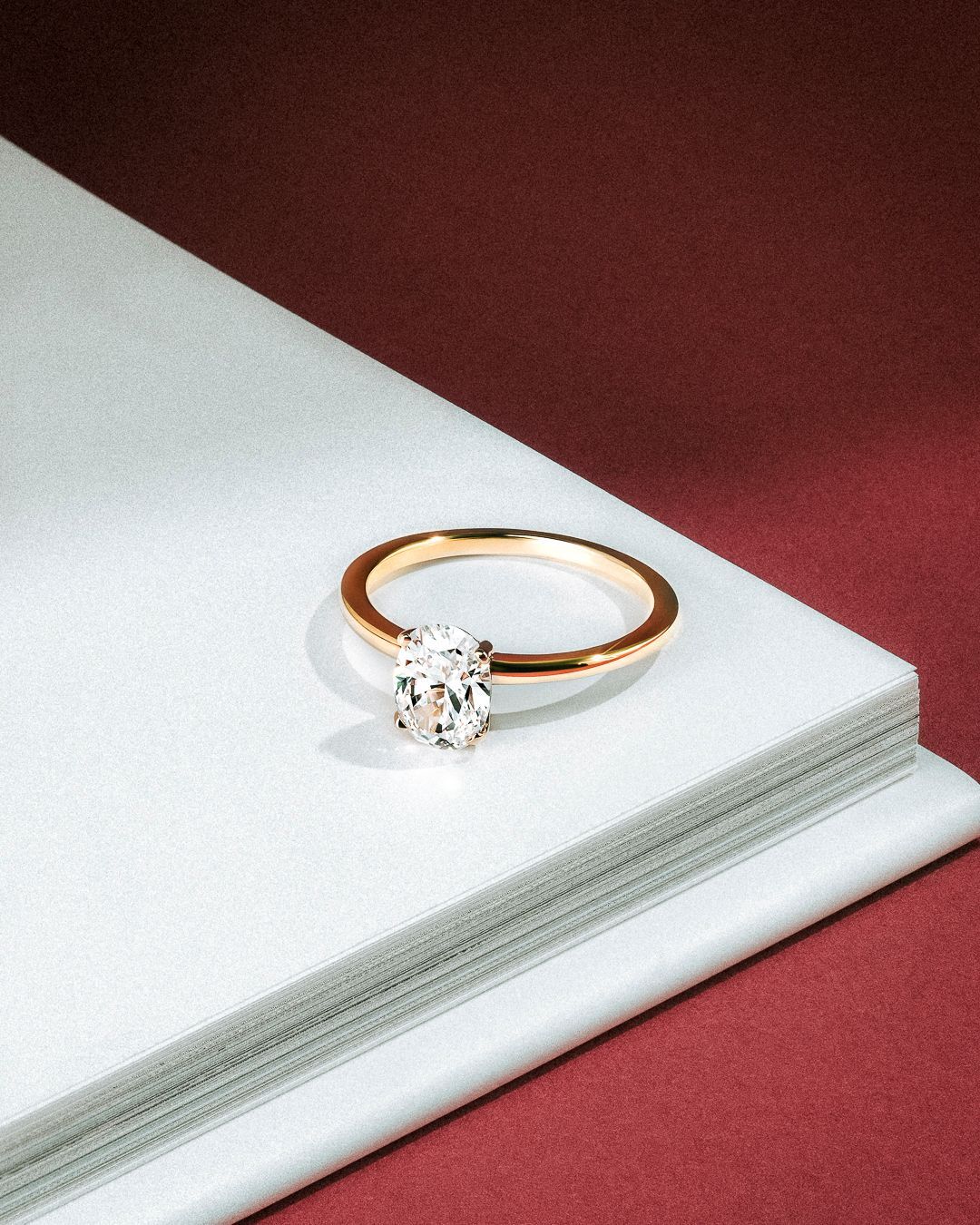 La lumière accroche le diamant, souligne l’or et met en scène l’instant à venir.
Pour une demande pleine d’émotion, sans stress et sans délai, la bague de pré-demande est votre alliée : une pièce élégante, disponible immédiatement, qui vous permet de vivre le moment… puis de créer ensemble la bague définitive.
―
The light catches the diamond, warms the gold, and frames the moment ahead.
For a proposal filled with emotion — without pressure or waiting — the pre-proposal ring is your answer: an elegant piece, ready now, letting you celebrate today and co-create the final ring afterward.
• Paris | 5 rue de l’Échelle 75001
• Bordeaux | 4-6 Cours de l’Intendance 33000
#amantysparis #amantysbordeaux #baguedepredemande #preproposalring #engagementring #finejewelry #joaillerie #amantys