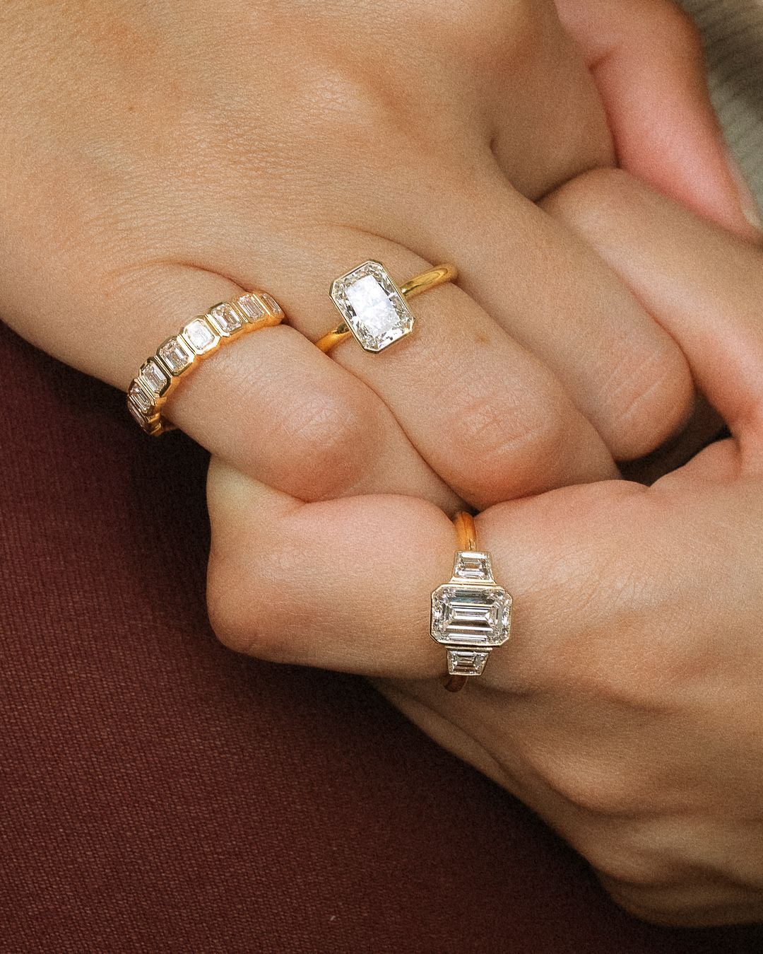 L’Art déco dans toute sa force.
Lignes nettes, tailles géométriques, équilibres précis : ces créations affirment une élégance structurée, graphique, intemporelle.
Des bijoux de caractère, pensés pour celles et ceux qui aiment la rigueur du trait autant que l’allure.
―
Art Deco at full strength.
Clean lines, geometric cuts, precise balance — these creations express a structured, graphic, timeless elegance.
Jewels with character, for those who value sharp design as much as style.
• Paris | 5 rue de l’Échelle 75001
• Bordeaux | 4-6 Cours de l’Intendance 33000
#amantysparis #amantysbordeaux #artdeco #finejewelry #diamantnaturel #joaillerie #amantys