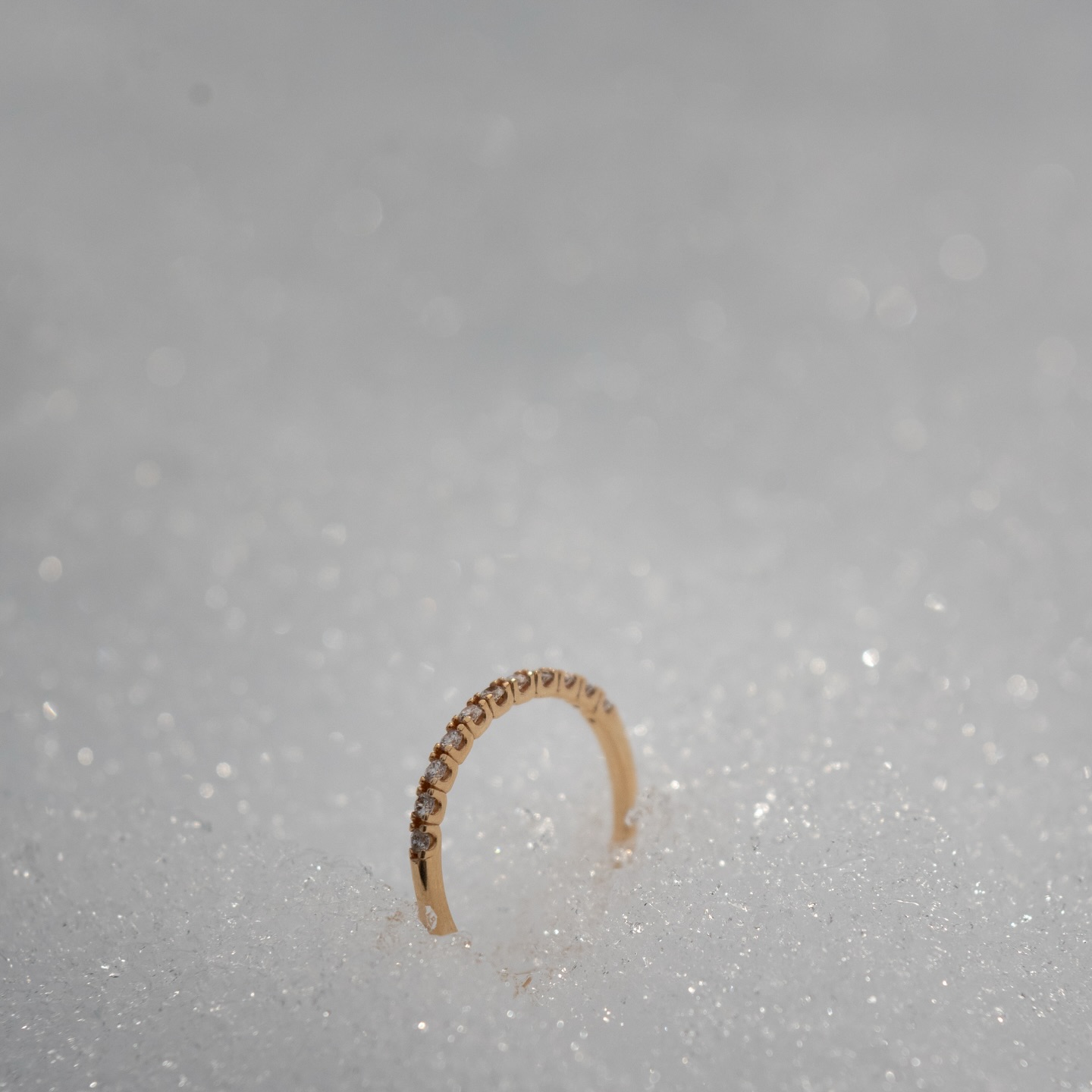 From Brazil 🇧🇷 to Vienna 🇦🇹.
.
From Vienna to the small village Gramais in the Lechtal Alps 🏔️.
.
Two weeks offtime in Europe for Eduardo and Carla.
.
At home, they keep an Alaskan Malamute 🐺, and one thing led to another — so they decided to experience an adventure with us.
.
They’ve been together for 15 years, and to give Eduardo’s marriage proposal a special atmosphere and a Nordic energy, we did what we do best: together we tapped into the freeing energy of our pack 🐺.
.
It was an honor for us.
.
Planning and bringing it all together 🥵 is one thing—sharing this moment is simply heart-touching 🥰.
.
Experience your instincts 🐺
color 🌈 your mind.
.
🔗 mountainhusky.com
.
🐺🏔️ @basecamp_gramais @hubslindner
📸 🐺 @tri_hannes
.
#bergschulelechtal #huskymountaineering
.
powered by
🔥 @kreatur.work
🔥 @cloudy.hinterstein
🔥 @hagan_ski
🔥 @zaniergloves
🔥 @pokusa_for_health_de
🔥 @sledwork.de
🔥 @scarpa_at
🔥 @scarpa_world
🔥 @benglerwald_berg_chaletdorf
🔥 @laerchenhoflermoos
.
#noplacetoofar
#pureskimountaineering
#mymountainpassion