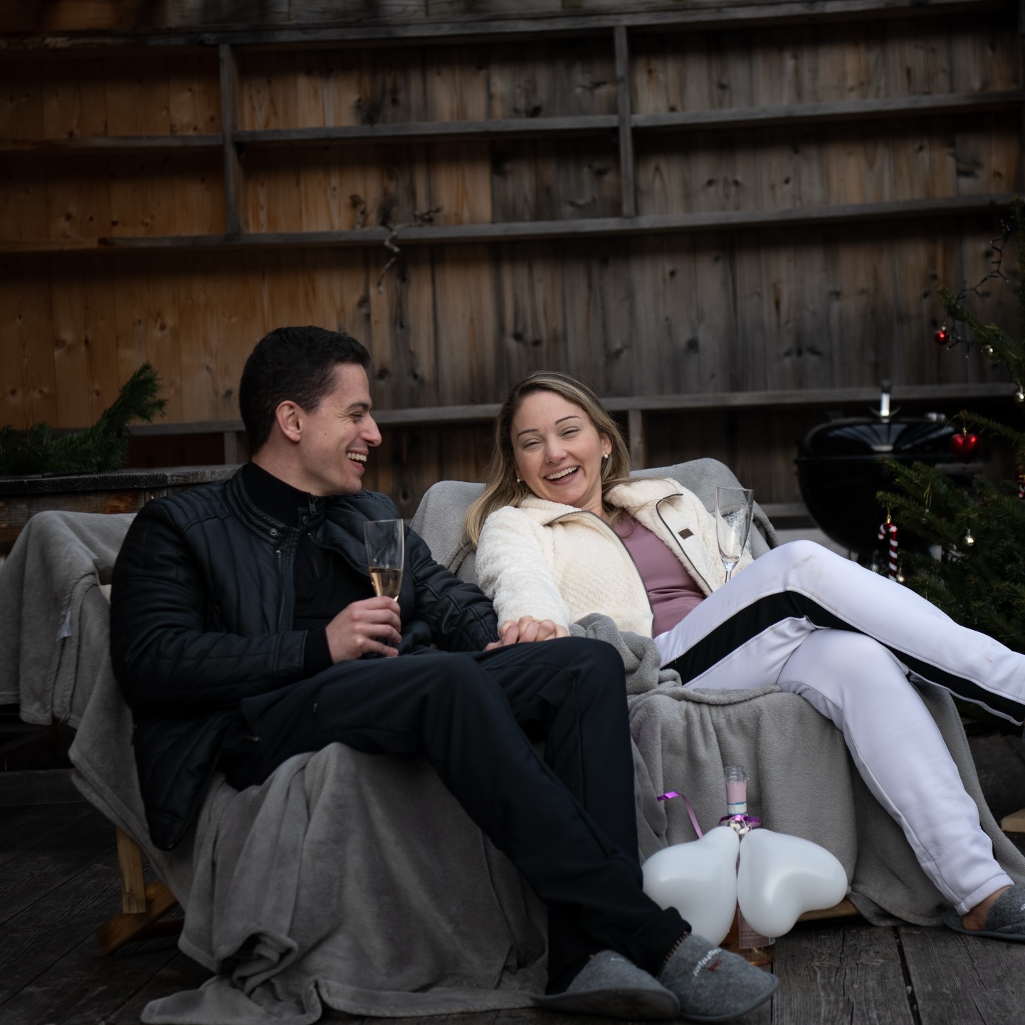 From Brazil 🇧🇷 to Vienna 🇦🇹.
.
From Vienna to the small village Gramais in the Lechtal Alps 🏔️.
.
Two weeks offtime in Europe for Eduardo and Carla.
.
At home, they keep an Alaskan Malamute 🐺, and one thing led to another — so they decided to experience an adventure with us.
.
They’ve been together for 15 years, and to give Eduardo’s marriage proposal a special atmosphere and a Nordic energy, we did what we do best: together we tapped into the freeing energy of our pack 🐺.
.
It was an honor for us.
.
Planning and bringing it all together 🥵 is one thing—sharing this moment is simply heart-touching 🥰.
.
Experience your instincts 🐺
color 🌈 your mind.
.
🔗 mountainhusky.com
.
🐺🏔️ @basecamp_gramais @hubslindner
📸 🐺 @tri_hannes
.
#bergschulelechtal #huskymountaineering
.
powered by
🔥 @kreatur.work
🔥 @cloudy.hinterstein
🔥 @hagan_ski
🔥 @zaniergloves
🔥 @pokusa_for_health_de
🔥 @sledwork.de
🔥 @scarpa_at
🔥 @scarpa_world
🔥 @benglerwald_berg_chaletdorf
🔥 @laerchenhoflermoos
.
#noplacetoofar
#pureskimountaineering
#mymountainpassion