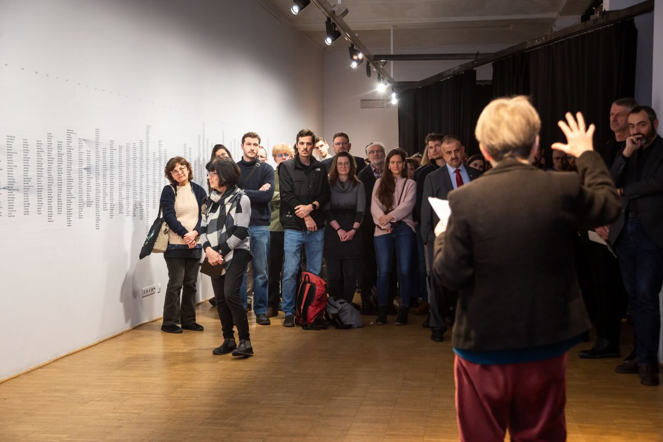 Leltári jelentés – kiállítás és könyvbemutató a BME Középülettervezési Tanszék 80. évfordulóján
A BME Építészmérnöki Kar Középülettervezési Tanszékének közössége az építészetre elsősorban mint a kultúra legszélesebb értelemben vett művelésére tekint. Ez a humán beállítottságú hozzáállás különleges érték a műegyetemi közösségben. A Rubik Ágnes grafikus által tervezett és a TERC Kiadó által gondozott, magyar-angol nyelven megjelenő, csaknem száz szerző – oktatók és hallgatók – munkáját összegző, a tanszék elmúlt 5 évének eredményeit összefoglaló kötet bemutatója mellett a tanszék 80 éves múltjára reflektáló tárlattal hívja közös ünneplésre az érdeklődőket a Középülettervezési Tanszék. Fotó: @kepkocka