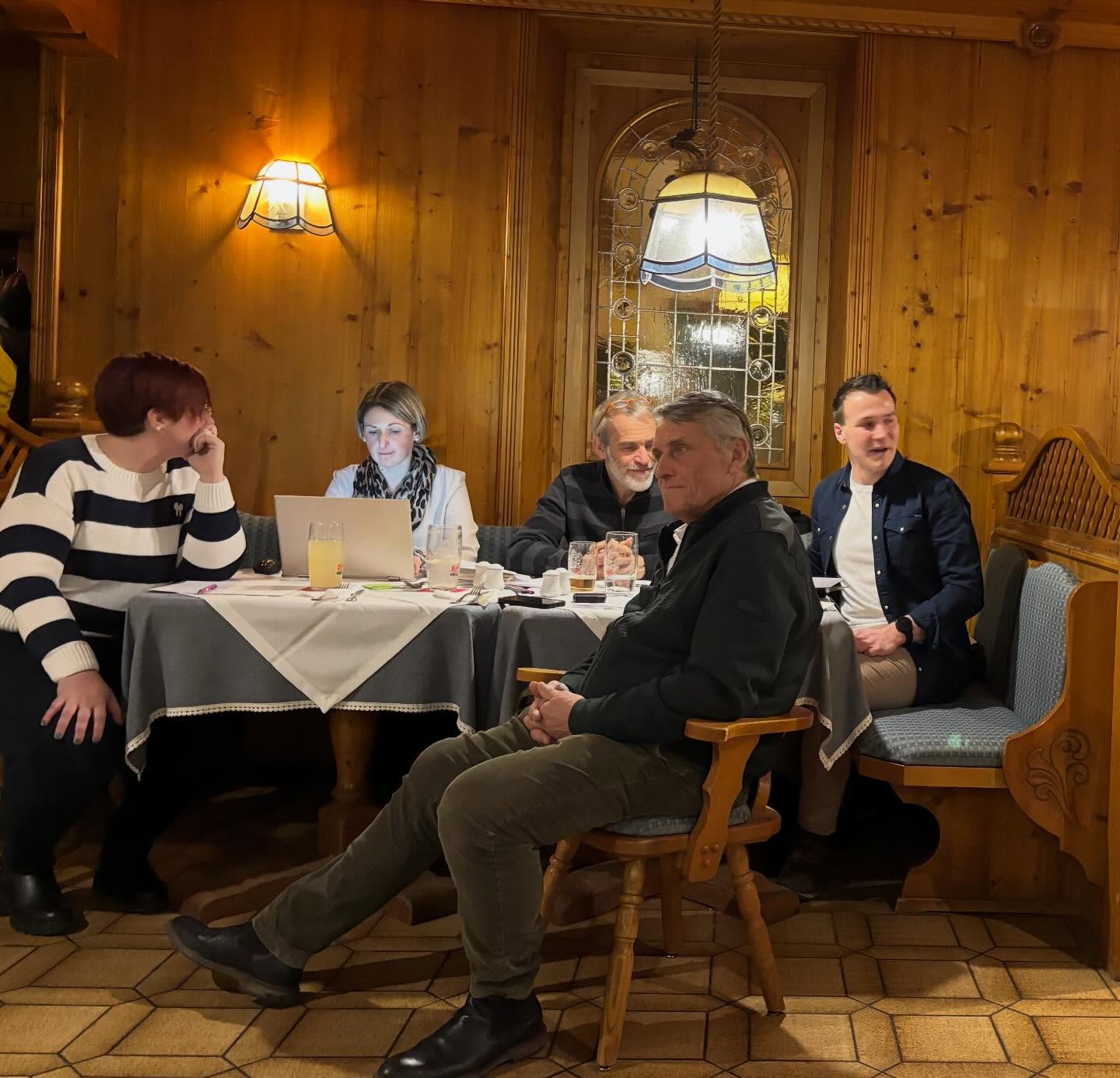 🎼Jahreshauptversammlung 2026🎶
•
•
•
Nach einer kurzen musikalischen Pause, starteten wir gestern mit unserer Jahreshauptversammlung im Gasthaus Filzwieser, wieder aktiv ins neue Vereinsjahr! 🎉 Im Anschluss an die Berichte des „alten Vorstandes“, folgten die Neuwahlen.
Nach erfolgreichem Abschluss der Wahl des neuen Vorstandes, liesen wir den Abend gemütlichen bei gutem Essen und dem ein oder anderen Gläschen ausklingen! 🍽️🍷 Danke an dieser Stelle für die Verpflegung! 👏🏼
•
•
•
#mvmitterbach #mitterbach #musikvereinmitterbach #jahreshauptversammlung