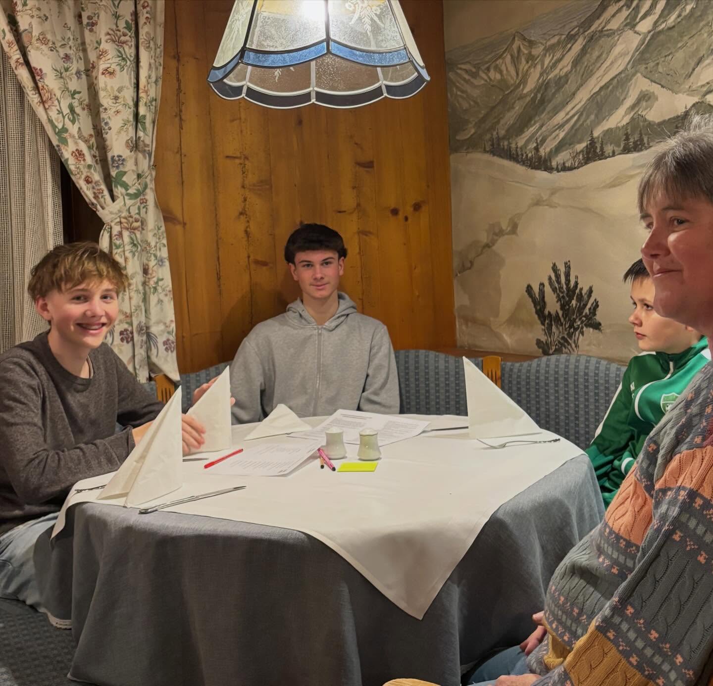 🎼Jahreshauptversammlung 2026🎶
•
•
•
Nach einer kurzen musikalischen Pause, starteten wir gestern mit unserer Jahreshauptversammlung im Gasthaus Filzwieser, wieder aktiv ins neue Vereinsjahr! 🎉 Im Anschluss an die Berichte des „alten Vorstandes“, folgten die Neuwahlen.
Nach erfolgreichem Abschluss der Wahl des neuen Vorstandes, liesen wir den Abend gemütlichen bei gutem Essen und dem ein oder anderen Gläschen ausklingen! 🍽️🍷 Danke an dieser Stelle für die Verpflegung! 👏🏼
•
•
•
#mvmitterbach #mitterbach #musikvereinmitterbach #jahreshauptversammlung