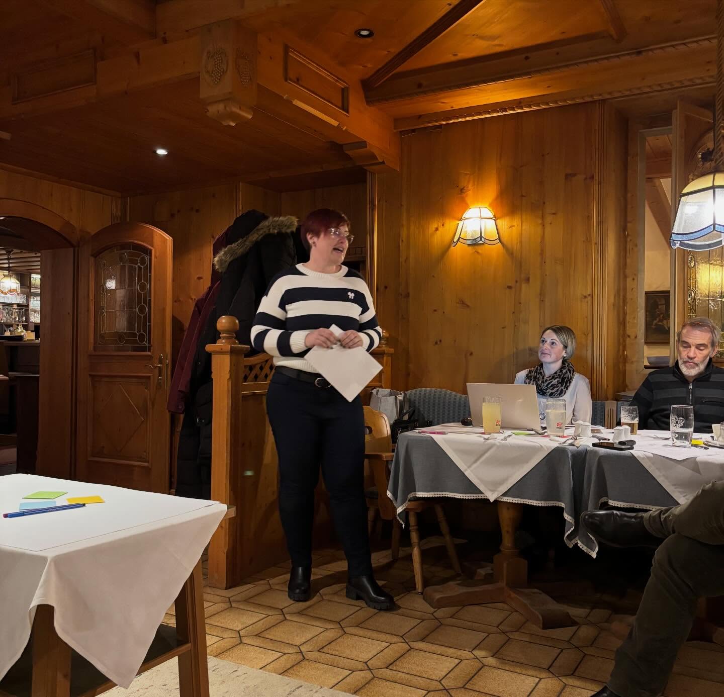 🎼Jahreshauptversammlung 2026🎶
•
•
•
Nach einer kurzen musikalischen Pause, starteten wir gestern mit unserer Jahreshauptversammlung im Gasthaus Filzwieser, wieder aktiv ins neue Vereinsjahr! 🎉 Im Anschluss an die Berichte des „alten Vorstandes“, folgten die Neuwahlen.
Nach erfolgreichem Abschluss der Wahl des neuen Vorstandes, liesen wir den Abend gemütlichen bei gutem Essen und dem ein oder anderen Gläschen ausklingen! 🍽️🍷 Danke an dieser Stelle für die Verpflegung! 👏🏼
•
•
•
#mvmitterbach #mitterbach #musikvereinmitterbach #jahreshauptversammlung