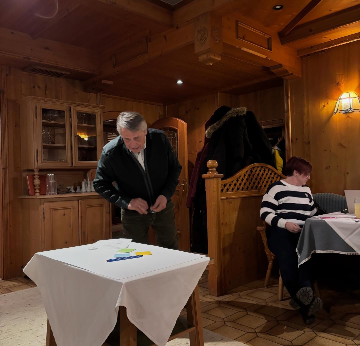 🎼Jahreshauptversammlung 2026🎶
•
•
•
Nach einer kurzen musikalischen Pause, starteten wir gestern mit unserer Jahreshauptversammlung im Gasthaus Filzwieser, wieder aktiv ins neue Vereinsjahr! 🎉 Im Anschluss an die Berichte des „alten Vorstandes“, folgten die Neuwahlen.
Nach erfolgreichem Abschluss der Wahl des neuen Vorstandes, liesen wir den Abend gemütlichen bei gutem Essen und dem ein oder anderen Gläschen ausklingen! 🍽️🍷 Danke an dieser Stelle für die Verpflegung! 👏🏼
•
•
•
#mvmitterbach #mitterbach #musikvereinmitterbach #jahreshauptversammlung