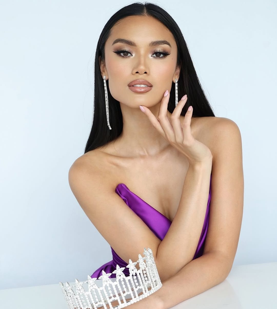 Congratulations to my stunning queen 🥹👑 @marizzadelgado on being crowned @univ