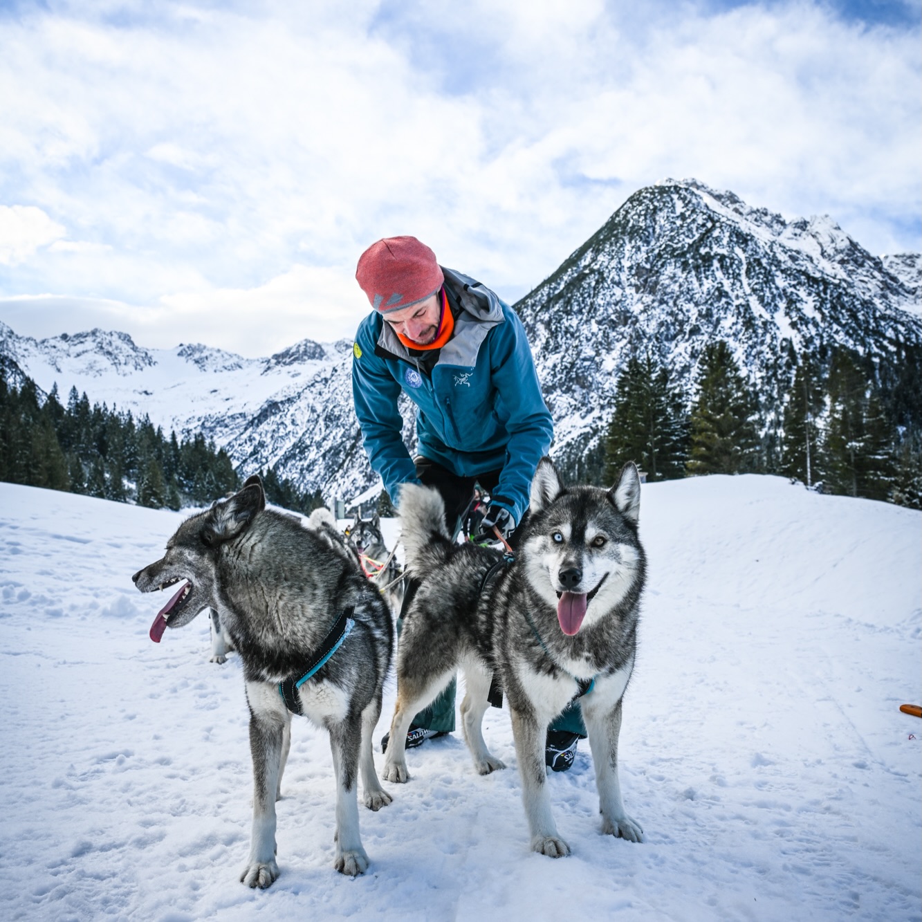 Available ❄️🐺🏔️🛷⛷️ for YOUR set 🎬🎥
.
Film, magazines, shootings with models, incentives and upcoming - coaching by mountainhusky ‼️
.
Experience ♥️ makes the difference ‼️
Ready to go 🐾 with your project 😉
@notic_production @vayaresorts
.
📸 in early morning ligthening by @cloudy.hinterstein bergagentur.com
.
@hubslindner
.
powered by
🔥 @cloudy.hinterstein
🔥 @hagan_ski @hagan_ski_usa
🔥 @zaniergloves
🔥 @pokusa_for_health_de
🔥 @sledwork.de
🔥 @benglerwald_berg_chaletdorf
🔥 @hotellaerchenhoflermoos
.
#pureskimountaineering
#mymountainpassion