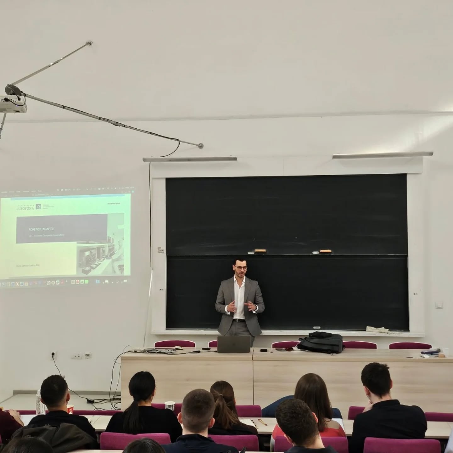 Danas smo imali čast da ugostimo profesora Nuno Mateus-Coehlo (Lusofona University, Portugal) koji je održao izuzetno inspirativno predavanje na temu digitalne forenzike.
Tokom predavanja, studenti su imali priliku da se upoznaju sa savremenim pristupima prikupljanju, analizi i interpretaciji digitalnih dokaza, kao i sa izazovima sa kojima se stručnjaci suočavaju u realnim forenzičkim istragama. Poseban fokus bio je na značaju digitalne forenzike u borbi protiv sajber kriminala.
Zahvaljujemo se profesoru Koelju na izdvojenom vremenu, podeljenom znanju i inspirativnoj diskusiji koja je podstakla veliko interesovanje među studentima.
#DigitalForensics #CyberSecurity
#ulusofona