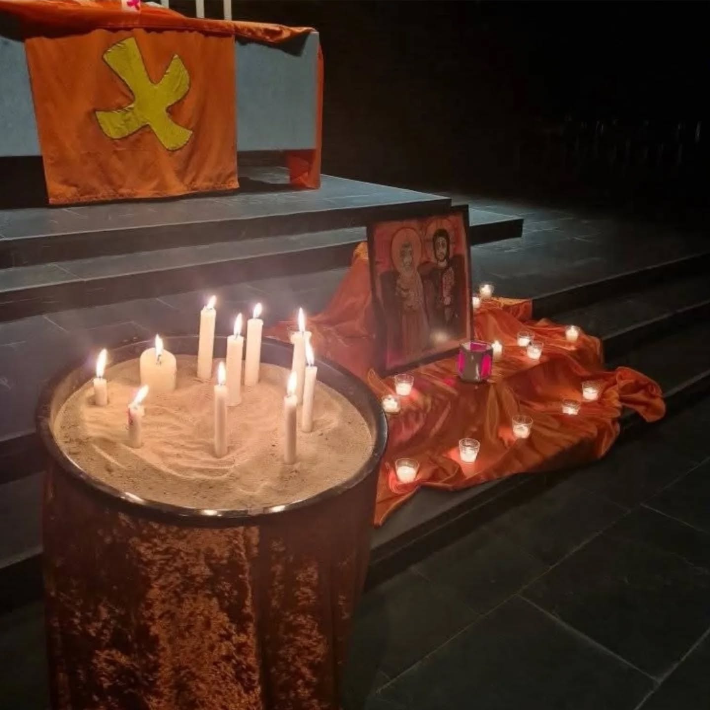 Verheißungskirche Hamburg-NiendorfTaizé-Gebet am 1. und 3. Freitag im Monat um 19 UhrKerzen an....