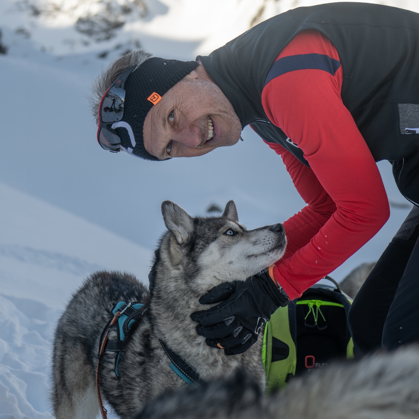 Ralph loves skitouring ⛷️🏔️
.
he grew up with animals 🐴🐺
.
and getting a year older 💫🥳
.
gave reason to his friends and family 🔥♥️
.
to surprise him with a voucher for a day full of mountain and husky experience.
.
including photo & video shooting
📸🎥 @tri_hannes
.
What about you and your next anniversary ?
.
Experience your instincts 🐺
color 🌈 your mind.
.
🔗 mountainhusky.com
.
🐺🏔️ @basecamp_gramais @hubslindner
#bergschulelechtal #huskymountaineering
.
powered by
🔥 @cloudy.hinterstein
🔥 @hagan_ski
🔥 @zaniergloves
🔥 @pokusa_for_health_de
🔥 @sledwork.de
🔥 @benglerwald_berg_chaletdorf
🔥 @hotellaerchenhoflermoos
.
#pureskimountaineering
#mymountainpassion
#mountainhusky