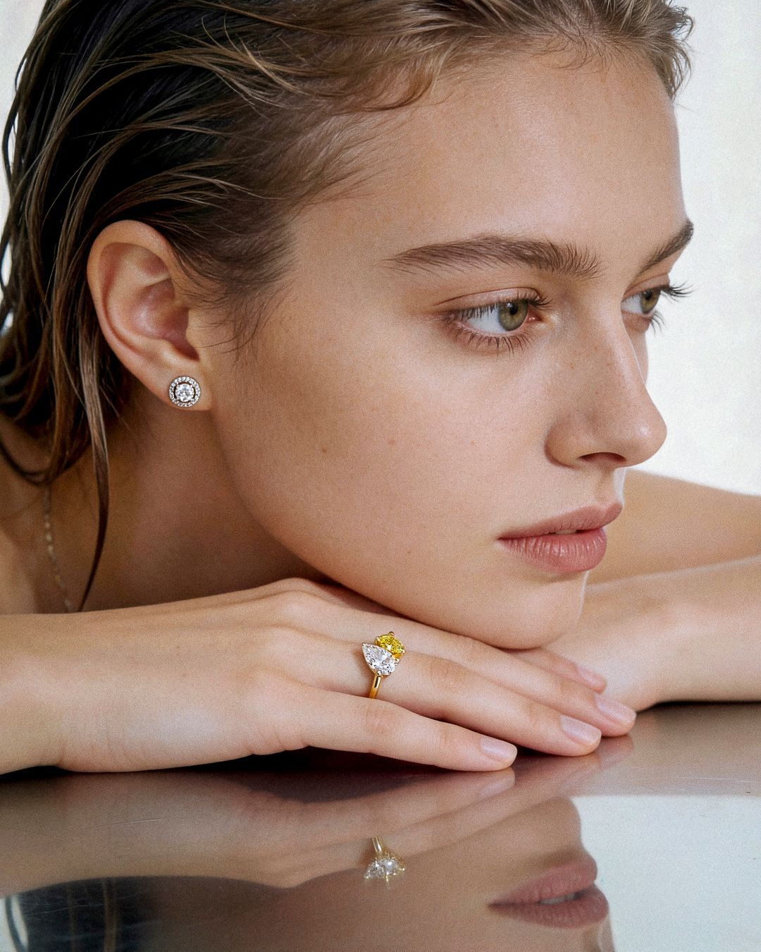 Deux pierres. Deux présences. Une évidence.
La bague Toi & Moi réunit deux diamants aux caractères distincts, parfaitement équilibrés sur un même anneau.
Un dialogue de formes, de lumière et d’émotions, pensé pour symboliser une union singulière.
―
Two stones. Two souls. One undeniable connection.
The Toi & Moi ring brings together two diamonds with distinct personalities, perfectly balanced on a single band.
A dialogue of shapes, light and emotion, designed to embody a unique bond.
• Paris | 5 rue de l’Échelle 75001
• Bordeaux | 4-6 Cours de l’Intendance 33000
#amantysparis #amantysbordeaux #toiemoiring #baguefiancailles #joailleriesurmesure #naturaldiamond #atelierjoaillier #finejewelry #amantys