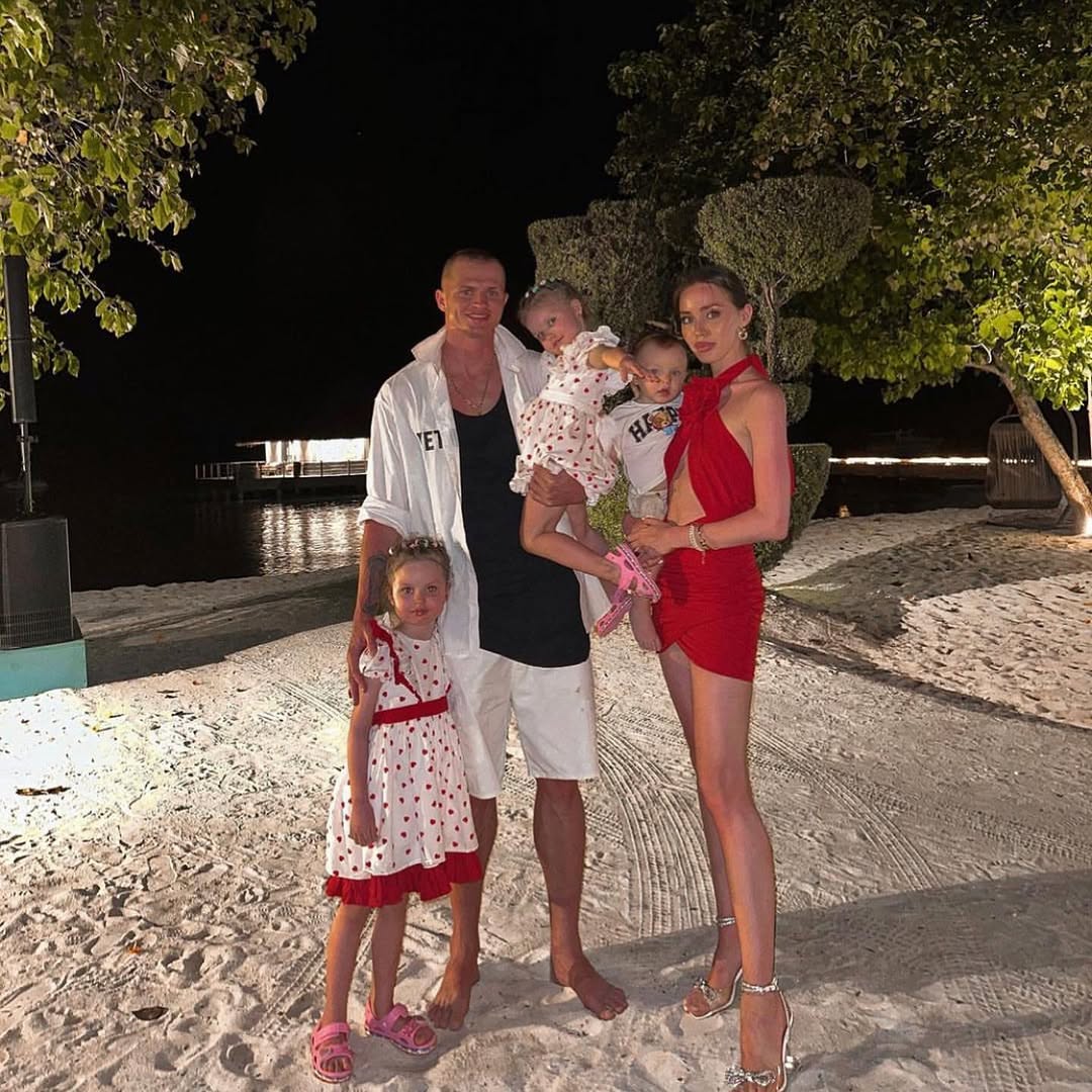 One of most happy and beautiful family : Miss World Russia 2014 @kostenko.94 , 4