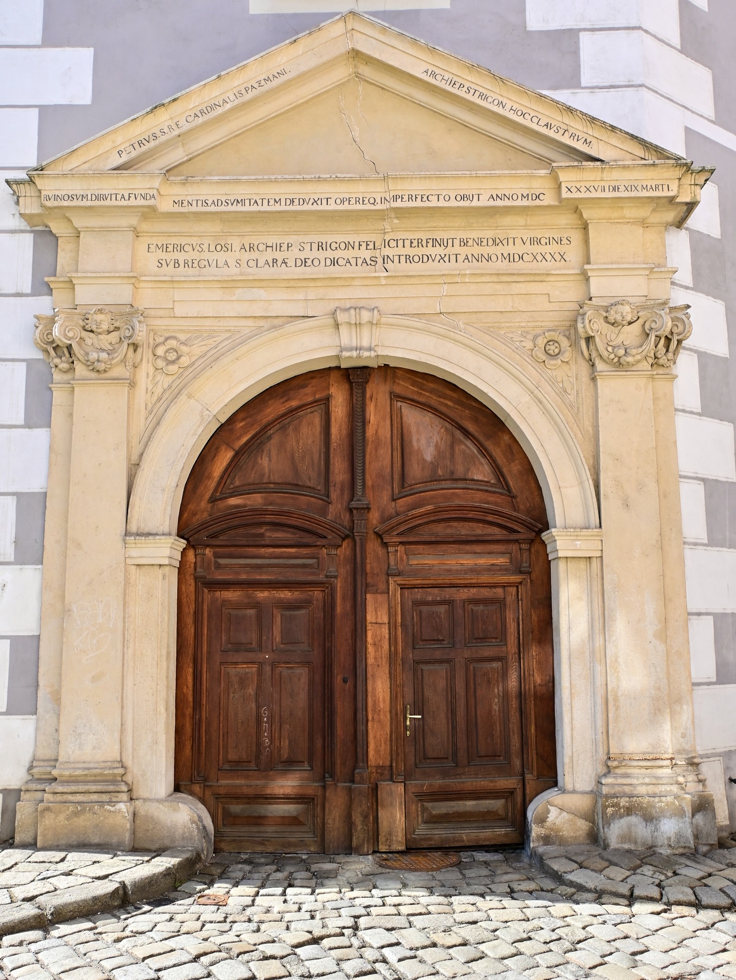 Good morning Bratislava ☀️
From my favorite Old Town Streets Klariska, Farska & Na Vrsku.
#bratislava #slovakia #slovensko