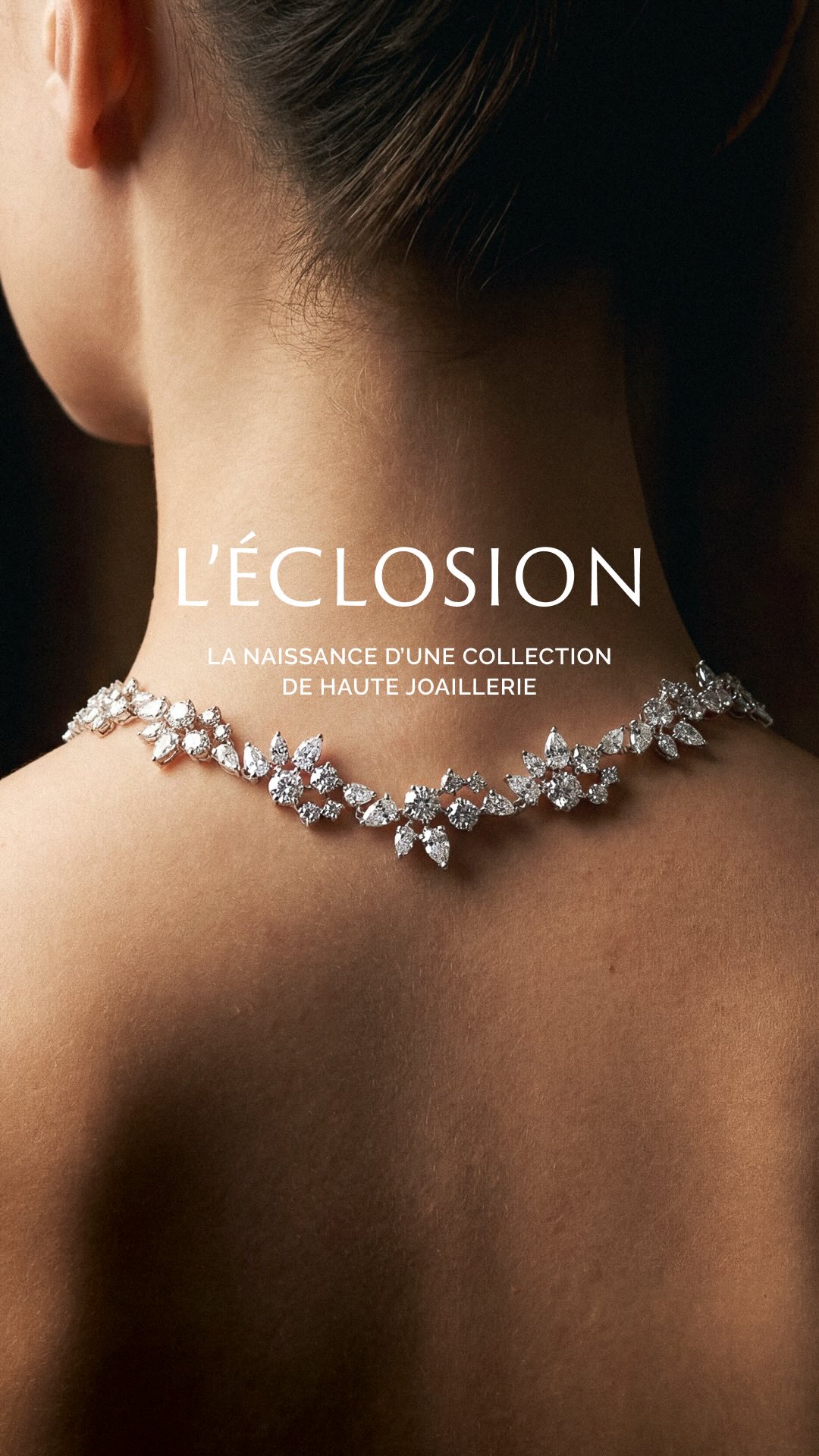 L’attente touche à sa fin.
Une vision née de la nature.
Une écriture façonnée par l’exigence.
Aujourd’hui, la fleur éclot.
Et avec elle, notre première collection de Haute Joaillerie.
Des pièces pensées comme des œuvres,
où chaque diamant capte la lumière,
où chaque ligne affirme une identité.
Bienvenue dans un nouveau chapitre.
―
The wait is over.
A vision born from nature.
A signature shaped by precision.
Today, the flower blooms.
And with it, our first High Jewelry collection.
Pieces conceived as works of art,
where each diamond captures the light,
where every line defines an identity.
Welcome to a new chapter.
#amantys #hautejoaillerie #highjewelry
