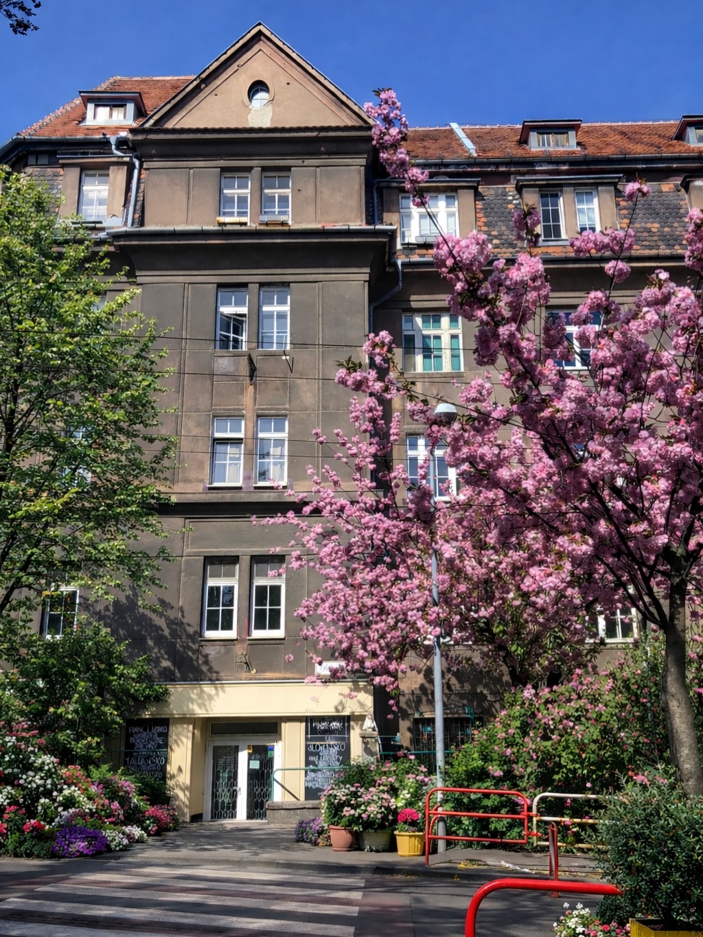 How would you like a greener @bratislava_ ? 🌳🌸🌱
With a little help of AI we don’t have to imagine anymore how the city would look like with more trees, plants and flowers 💚 Wouldn’t it be amazing if it really looked like this?
P.S.: The Main Square actually used to have a park 🥹 I’d definitely take it back 💛
#bratislava #slovakia #slovensko #ai