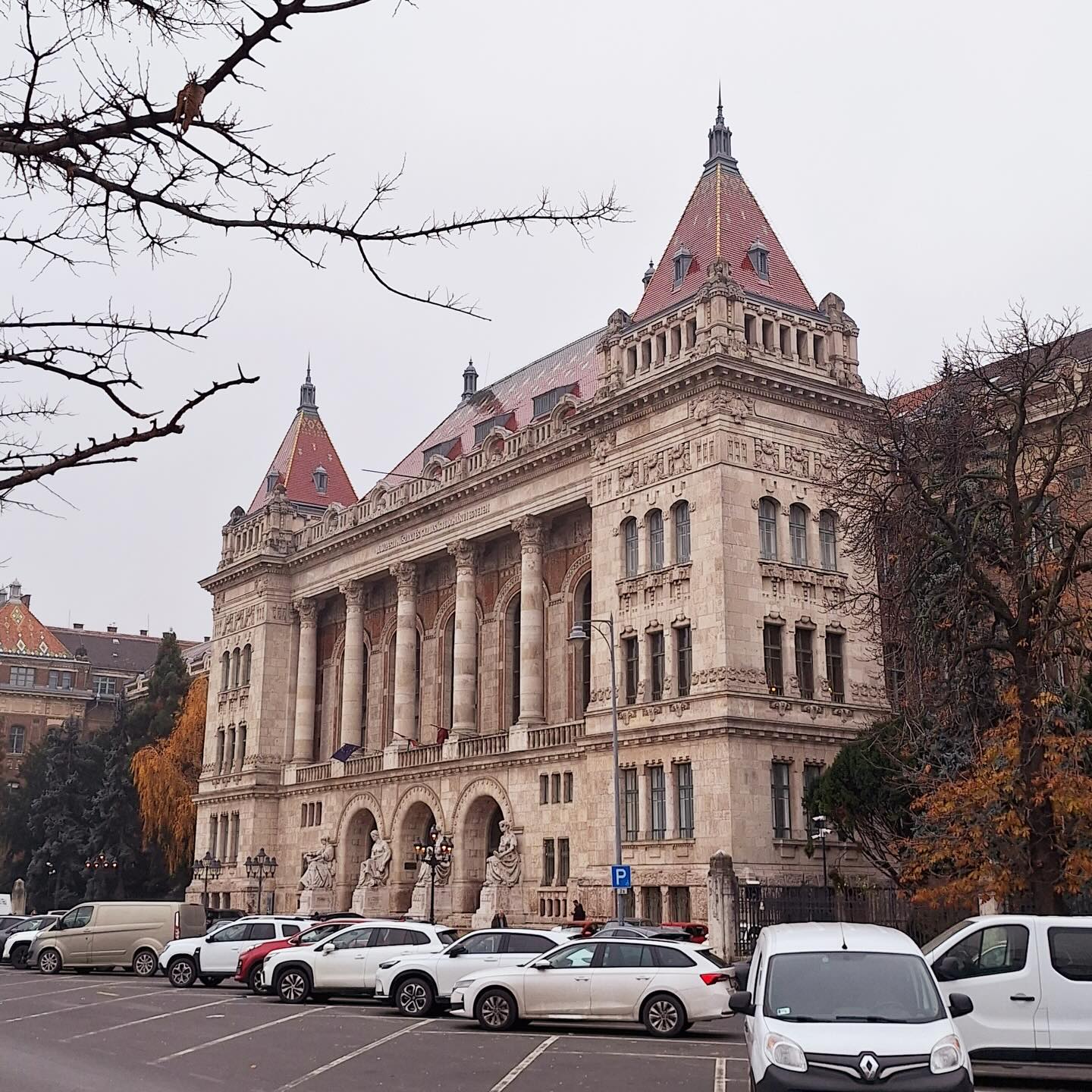 Idén ünnepeljük Hauszmann Alajos halálának 100 éves évfordulóját! További érdekességekért link a bioban.
Hauszmann Alajos: BME K épület
Fotókat készítette: Arany Koppány