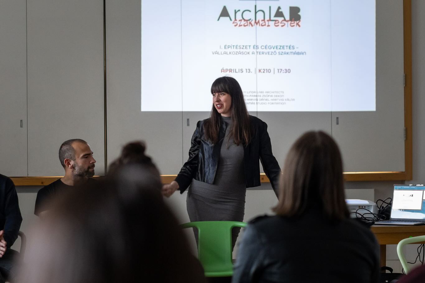 ArchLAB - Szakmai Esték.
Az első alkalom során vendégeinkkel azt a ritkán tárgyalt témát jártuk körbe, hogy milyen modellek alapján működnek a magyar tervezőirodák, hogyan lehet összeegyeztetni a kreatív alkotó tevékenységet egy cég fenntartási igényeivel, egyáltalán hogyan lehet elindulni és hogyan lehet fenntartani egy főként tervezéssel foglalkozó céget ma Magyarországon?
Vendégeink voltak:
Erdélyi Linda - LAB5 architects
Horváth-Farkas Zsófia - DEKON
Csépke Tamás - STUDIO FORMATION
Kálna Dávid és Hartvig Dániel - HARTVIG KÁLNA