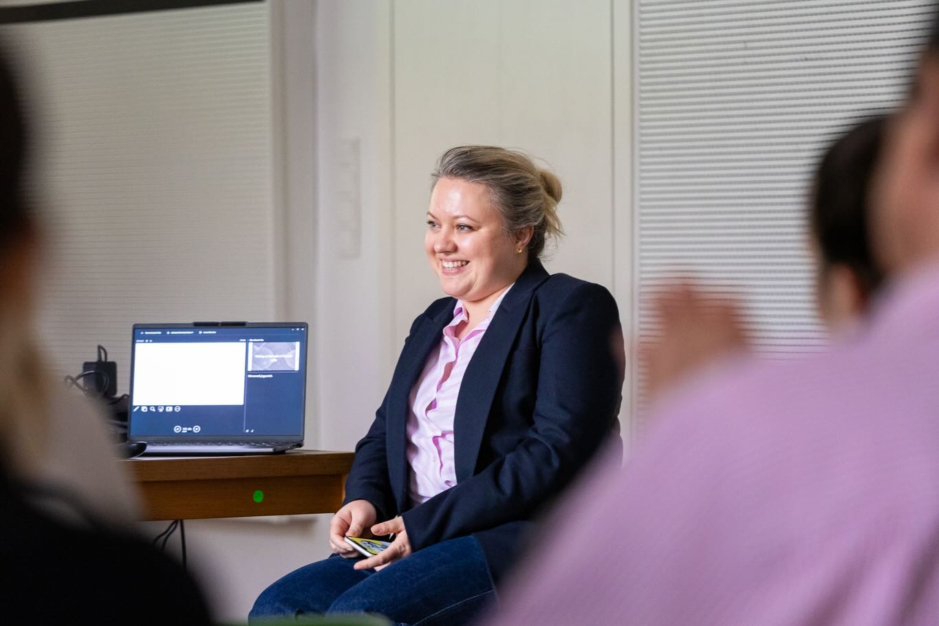 ArchLAB - Szakmai Esték.
Az első alkalom során vendégeinkkel azt a ritkán tárgyalt témát jártuk körbe, hogy milyen modellek alapján működnek a magyar tervezőirodák, hogyan lehet összeegyeztetni a kreatív alkotó tevékenységet egy cég fenntartási igényeivel, egyáltalán hogyan lehet elindulni és hogyan lehet fenntartani egy főként tervezéssel foglalkozó céget ma Magyarországon?
Vendégeink voltak:
Erdélyi Linda - LAB5 architects
Horváth-Farkas Zsófia - DEKON
Csépke Tamás - STUDIO FORMATION
Kálna Dávid és Hartvig Dániel - HARTVIG KÁLNA