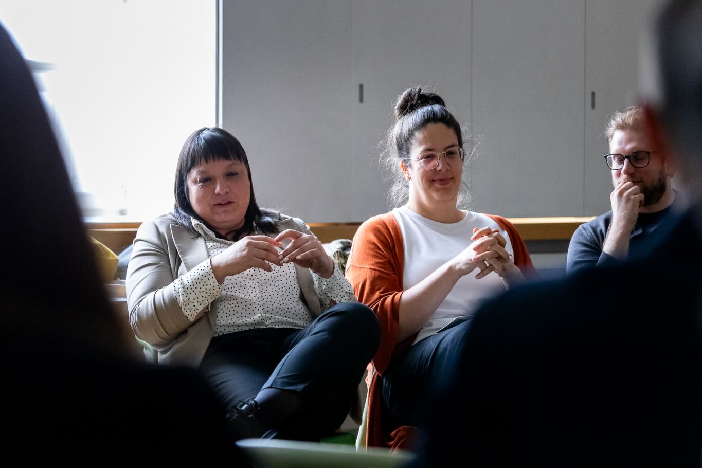 ArchLAB - Szakmai Esték.
Az első alkalom során vendégeinkkel azt a ritkán tárgyalt témát jártuk körbe, hogy milyen modellek alapján működnek a magyar tervezőirodák, hogyan lehet összeegyeztetni a kreatív alkotó tevékenységet egy cég fenntartási igényeivel, egyáltalán hogyan lehet elindulni és hogyan lehet fenntartani egy főként tervezéssel foglalkozó céget ma Magyarországon?
Vendégeink voltak:
Erdélyi Linda - LAB5 architects
Horváth-Farkas Zsófia - DEKON
Csépke Tamás - STUDIO FORMATION
Kálna Dávid és Hartvig Dániel - HARTVIG KÁLNA