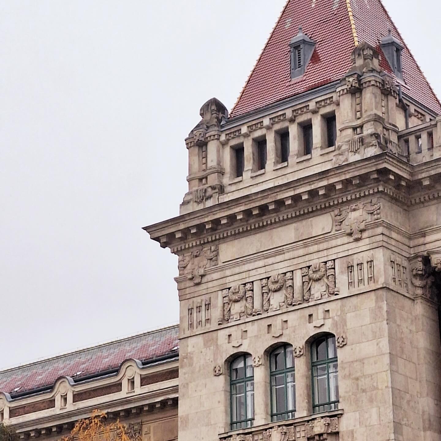 Idén ünnepeljük Hauszmann Alajos halálának 100 éves évfordulóját! További érdekességekért link a bioban.
Hauszmann Alajos: BME K épület
Fotókat készítette: Arany Koppány