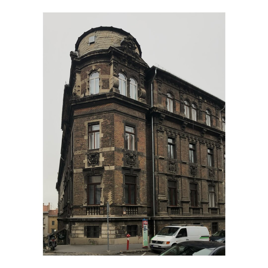 Idén emlékezünk Hauszmann Alajos halálának 100 éves évfordulójára!
További érdekességekért link a bioban.
Hauszmann Alajos: Északkeleti Vasúttársaság bérháza
Fotókat készítette: Megyeri Lili, Püspök Fanni