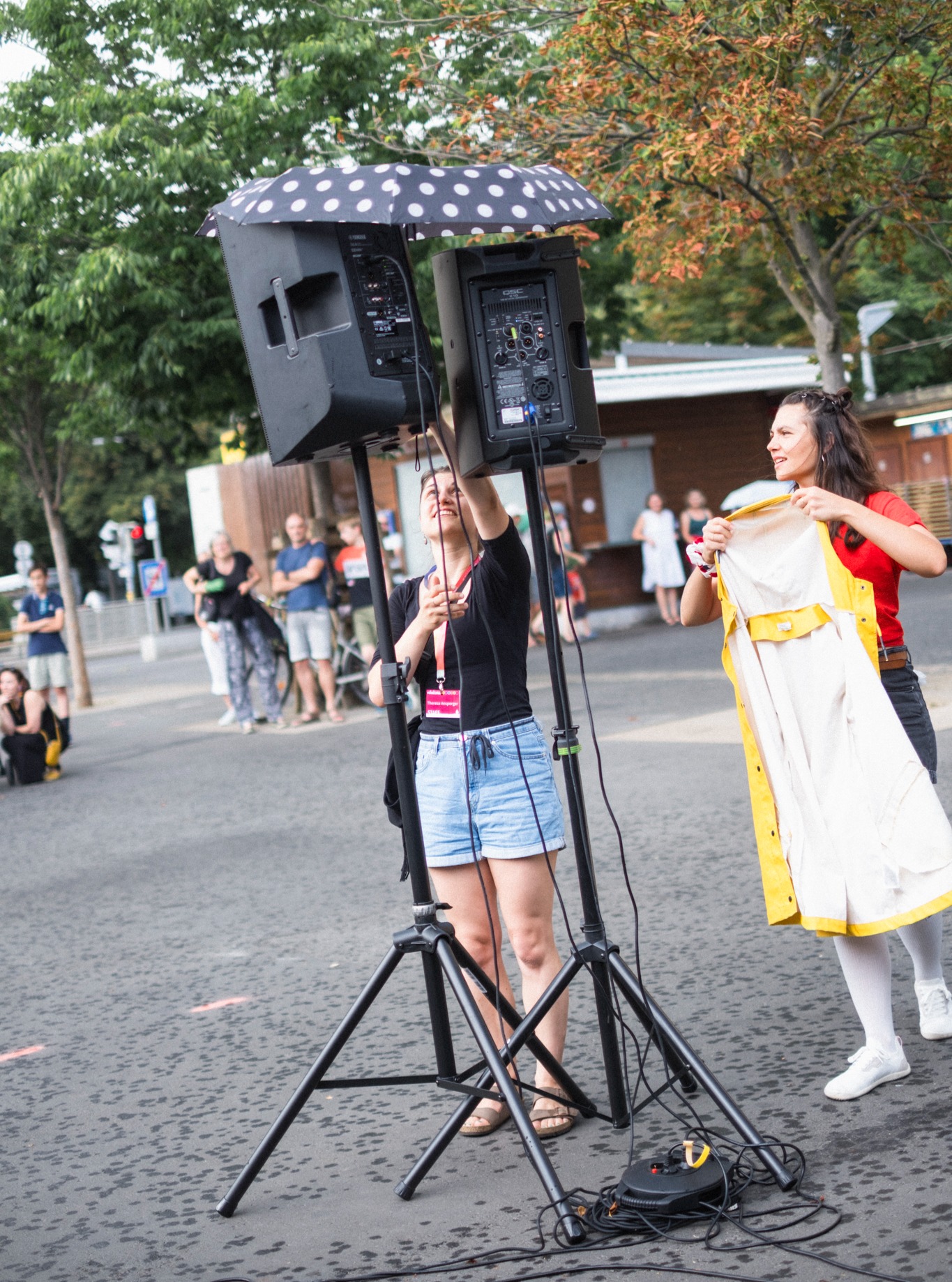 Now, this was a vokal.total marktschreierei to remember 😂 The weather gods were in a fun mood, but everybody stayed positive and we were rewarded with sunshine and good vibes! 😍💃🍹
📸: Clara Wildberger