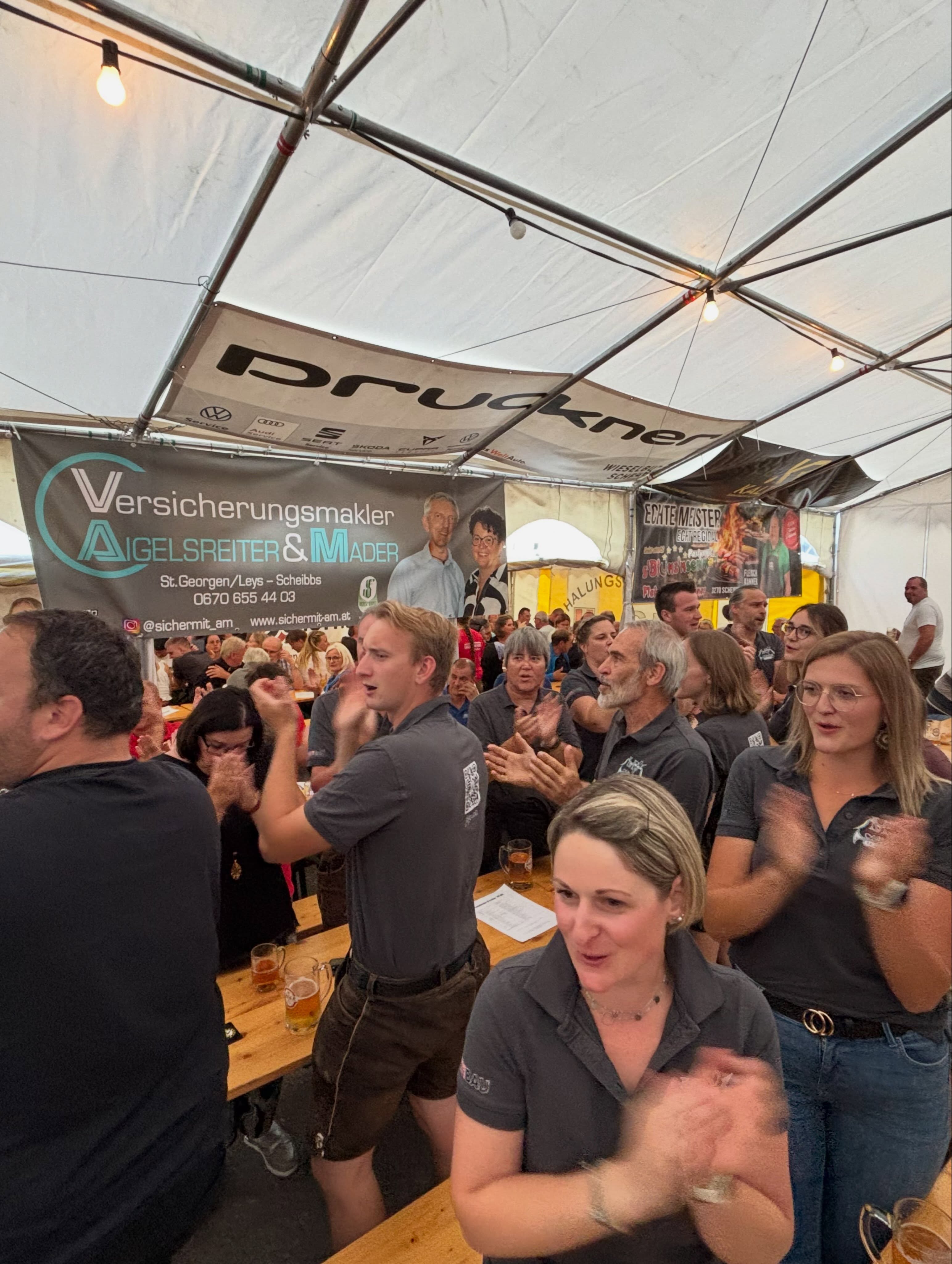 🎶🥾 Musiausflug 2026 ⛰️🚒
•
•
•
Unser Musikverein Mitterbach war gemeinsam unterwegs und genoss einen schönen Tag mit viel Spaß und in bester Gesellschaft!
Los ging es mit einer gemütlichen Wanderung hinauf bis zur Mittelstation der Gemeindealpe. 🥾
Oben angekommen, wurde bei einer gemeinsamen Jause im Gasthaus @baereneck_mitterbach ordentlich Energie getankt! 🥗🥓😋.
Danach hieß es:
Ab ins Tal! 🏎️💨
Bei der Fahrt mit den Mountaincarts wurde ordentlich gelacht und gas gegeben – zum Glück alles unfallfrei! 😉
Zum Abschluss ließen wir den Tag beim Musi- und Feuerwehrfest in Lackenhof gemütlich ausklingen 🎺🍻🚒
Ein lustiger, geselliger und rundum gelungener Ausflug! ❤️🎶