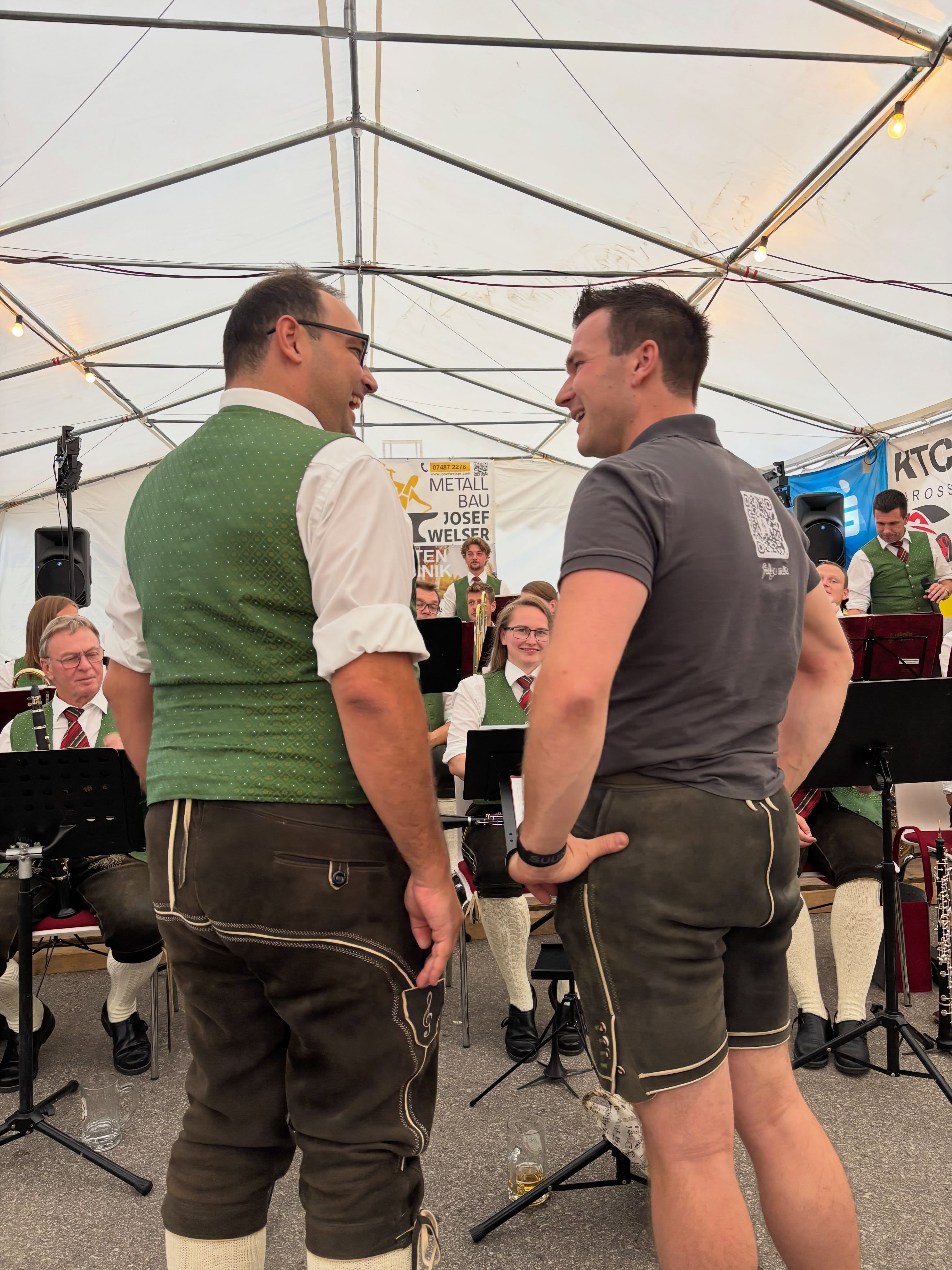 🎶🥾 Musiausflug 2026 ⛰️🚒
•
•
•
Unser Musikverein Mitterbach war gemeinsam unterwegs und genoss einen schönen Tag mit viel Spaß und in bester Gesellschaft!
Los ging es mit einer gemütlichen Wanderung hinauf bis zur Mittelstation der Gemeindealpe. 🥾
Oben angekommen, wurde bei einer gemeinsamen Jause im Gasthaus @baereneck_mitterbach ordentlich Energie getankt! 🥗🥓😋.
Danach hieß es:
Ab ins Tal! 🏎️💨
Bei der Fahrt mit den Mountaincarts wurde ordentlich gelacht und gas gegeben – zum Glück alles unfallfrei! 😉
Zum Abschluss ließen wir den Tag beim Musi- und Feuerwehrfest in Lackenhof gemütlich ausklingen 🎺🍻🚒
Ein lustiger, geselliger und rundum gelungener Ausflug! ❤️🎶